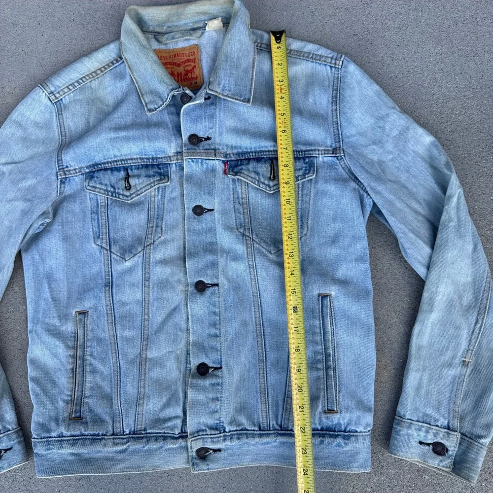 Levis's Denim Trucker Jacket Men Light Wash Blue Size Medium - Picture 3 of 6
